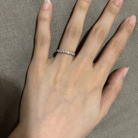 【銀座ダイヤモンドシライシの口コミ】 エタニティリングでダイヤモンドの品質がいいのでとても綺麗で華やかです…