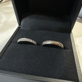 【ラザール ダイヤモンド(LAZARE DIAMOND)の口コミ】 色んなペアが組めれるのでおすすめです！
ダイヤも3/4ほどデザインされて…