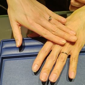 【銀座ダイヤモンドシライシの口コミ】 デザインがシンプルで洗練されており飽きがこないものを選びました。毎日…