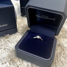 【銀座ダイヤモンドシライシの口コミ】 左右アシンメトリーのデザインで、見る人によって印象が変わるところがお…