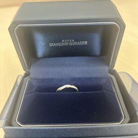 【銀座ダイヤモンドシライシの口コミ】 シンプルなデザインの中に、ねじりスタイルになっており、おしゃれさがあ…