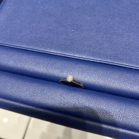 【銀座ダイヤモンドシライシの口コミ】 彼にダイヤモンドでプロポーズして頂き、一緒に 婚約指輪の台座(リング部…