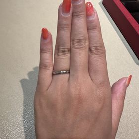 【カルティエ(Cartier)の口コミ】 指輪を探し始めた時に、初めに気になっていたリングでした。ゆるやかなカ…