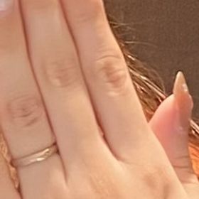 【NEUSPUR(ノイシュプール)】の口コミ シンプルで肌馴染みがよくどんな場面でも使いやすいデザインです。。
シン...