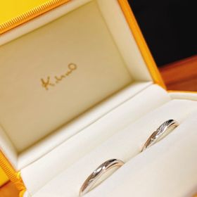 【ケイウノ ブライダル(K.UNO BRIDAL)の口コミ】 2色で作られている指輪が中々ないので、こちらの商品が気に入りました。ま…