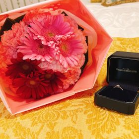 【銀座ダイヤモンドシライシの口コミ】 シンプルで結婚指輪にオリジナリティを出しても大丈夫そうな婚約指輪が欲…