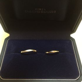 【銀座ダイヤモンドシライシの口コミ】 フルオーダーではないが、石をなくしたり、つや消しを指定した箇所に施し…