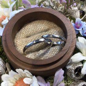 【鎌倉彫金工房の口コミ】 素材、色、形、装飾、仕上げ、刻印など、サンプルを見ながらじっくり選ん…