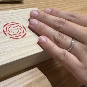 【出雲結(いずもゆい)の口コミ】 今流行りの海外のブランドにはない、落ち着いた印象のある指輪です。日本…