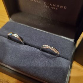 【ラザール ダイヤモンド(LAZARE DIAMOND)の口コミ】 プラチナとダイヤモンドが蔦のように絡み合っている
デザインに決めました…
