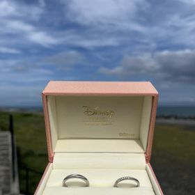 【ケイウノ ブライダル(K.UNO BRIDAL)の口コミ】 シンデレラの指輪ということで、ダイヤモンドの真ん中にシンデレラのよう…