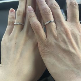 【銀座ダイヤモンドシライシの口コミ】 最初にデザインを選ぶ時にV字の指輪が一番いいかなと思い、探していました…