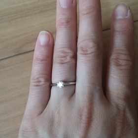 【銀座ダイヤモンドシライシの口コミ】 まず、指輪を試着して付け心地がよかったことが一番です！あと価格とスタ…