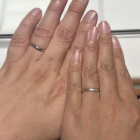 【銀座ダイヤモンドシライシの口コミ】 緩やかなウェーブのデザインが指がすらっと見えるデザインだと思います。
…