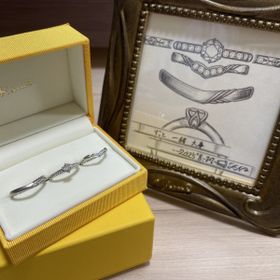 【ケイウノ ブライダル(K.UNO BRIDAL)の口コミ】 婚約指輪をメインにしたい、重ね付けをしても婚約指輪が映えるデザインに…