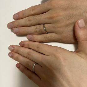 【Ponte Vecchio(ポンテヴェキオ)】の口コミ 女性の方はダイヤがあり、女性らしく可愛いです。
男性の方はマット加工し...