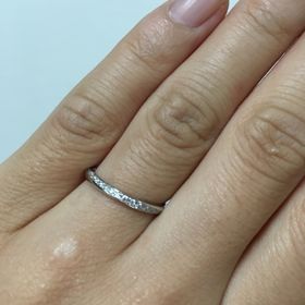 【銀座ダイヤモンドシライシの口コミ】 似たようなデザインはどこの店舗にもあるのですが、メレダイヤがとても綺…