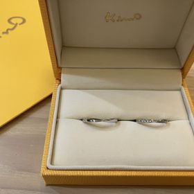 【ケイウノ ブライダル(K.UNO BRIDAL)の口コミ】 ①シンプルかつ美しいラインの柔らかいリボンデザインであるところ②営業と…