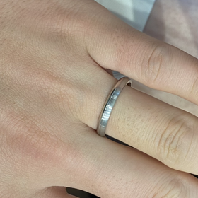 【アイプリモ(I-PRIMO)の口コミ】 下半分はプラチナのツヤを生かしており、上半分はマット加工をされている…