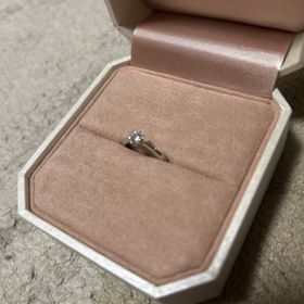 【TRECENTI(トレセンテ)の口コミ】 指輪デザインはお花の形のものが良かったのでそれを購入した お花の形にす…