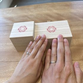【出雲結(いずもゆい)の口コミ】 時結（ときゆい）の結婚指輪と婚約指輪を重ね付けすると、とても可愛らし…