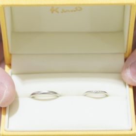 【ケイウノ ブライダル(K.UNO BRIDAL)の口コミ】 何十年つけても飽きがこないデザインであること、
V字形のため指が綺麗に…