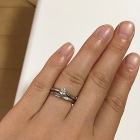 【銀座ダイヤモンドシライシの口コミ】 指にはめた時に、似合ったことと、イメージにあっていたから。旦那さんが…