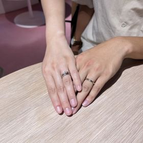 【AMATSU(アマツ)の口コミ】 指輪は一色の構成ではなくハーフ&ハーフの2色が大変気に入りました。…