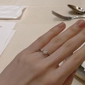 【TRECENTI(トレセンテ)の口コミ】 花の形状をしている特徴的な指輪であり、気にいる人は気に入りやすいと思…