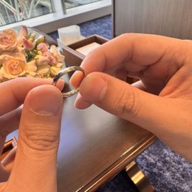 【TANZO.(鍛造指輪)の口コミ】 デザインが2人それぞれ好きなデザインにできました。
たくさんの種類の指…