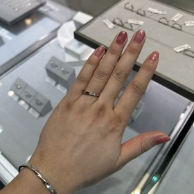 【STAR JEWELRY(スタージュエリー)の口コミ】 プラチナ一色ではなく、ピンクゴールドを挟んでいて、またダイヤも埋め込…