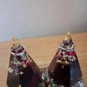 【銀座ダイヤモンドシライシの口コミ】 手の形的にどうしても指輪が斜めになってしまうのですが、斜めでしっくり…