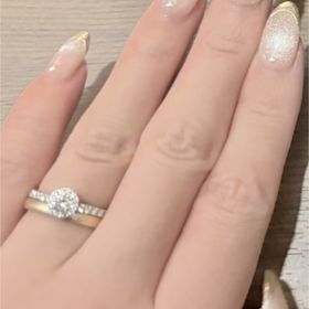 【ROYAL ASSCHER(ロイヤル・アッシャー)の口コミ】 結婚指輪はシンプルなものがいいと思っていたため、ダイヤは無しで考えて…