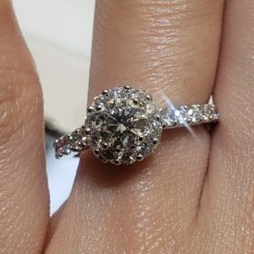 【グラフ(GRAFF)の口コミ】 沢山のダイヤモンドが石爪からはみ出す、溢れるようなデザイン。アームも…