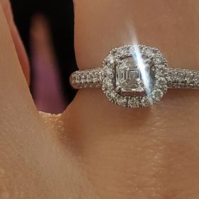 【ROYAL ASSCHER(ロイヤル・アッシャー)】の口コミ 大切な指輪の購入を検討していたため、石の大きさや指輪のデザインだけでな...