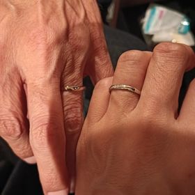 【BONDS(ボンズ)の口コミ】 デザインが気に入りました。シンプルですが流れるようなダイヤのデザイン…