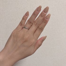 【銀座ダイヤモンドシライシの口コミ】 私は薬指と小指の付け根の部分にかなり高低差があるので、ウェーブの指輪…