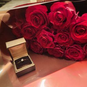 【アイプリモ(I-PRIMO)の口コミ】 プロポーズリングとして考えていたので、シンプルでダイヤが映える形を選…