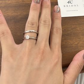 【4℃ BRIDAL(ヨンドシーブライダル)】の口コミ 4℃の1石ダイヤシリーズは、シンプルながらもダイヤの輝きが際立っており...