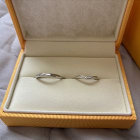 【ケイウノ ブライダル(K.UNO BRIDAL)の口コミ】 毎日つけやすいデザインと価格をメインに指輪を決めました。派手すぎない…