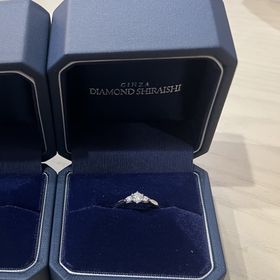 【銀座ダイヤモンドシライシの口コミ】 デザインが可愛く、結婚指輪とぶつからない型になっているため、重ね付け…