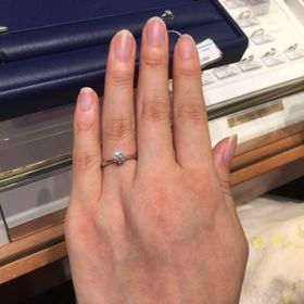 【銀座ダイヤモンドシライシの口コミ】 定員さんが選んでくれたダイヤモンドがとても美しく大きく、この価格でこ…