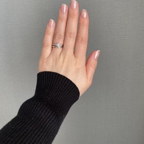 【アイプリモ(I-PRIMO)の口コミ】 普段遣いできるデザイン(私服に合うか含む)であることと、婚約指輪と重ね…