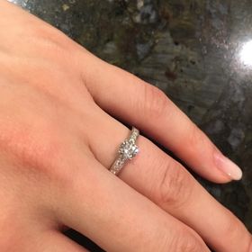 【TASAKI(タサキ)の口コミ】 引っかかりの無いレール留のパヴェ&四つ爪のエンゲージリングを探して…