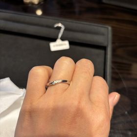 【ケイウノ ブライダル(K.UNO BRIDAL)の口コミ】 色々な種類があり迷いましたが、希望のデザインはシンプルで日常使いがで…