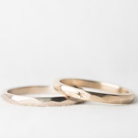 【uchimari(ウチマリ)の口コミ】 手作りならではのぽこぽこ模様に、後光彫りを入れてもらいました。太さや…