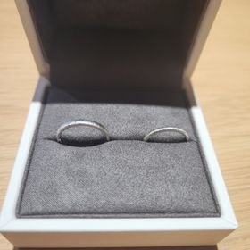 【ECRIN(エクラン)の口コミ】 ほかの指輪ではあまり見ないデザインで、女性用だけダイヤがついていたり…