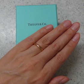 【ティファニー(Tiffany & Co.)の口コミ】 婚約指輪が個性的な形だったので、結婚指輪はシンプルで、でもエッジが効…