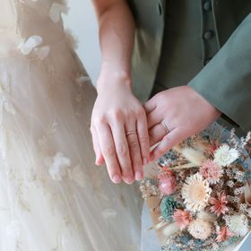 【ケイウノ ブライダル(K.UNO BRIDAL)の口コミ】 私はゴールドかピンクゴールドの希望で、肌にも馴染むケイノウのピンクゴ…