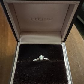 【アイプリモ(I-PRIMO)の口コミ】 形のあるリングに合わせてダイヤモンドを選びました。
リングにもダイヤが…